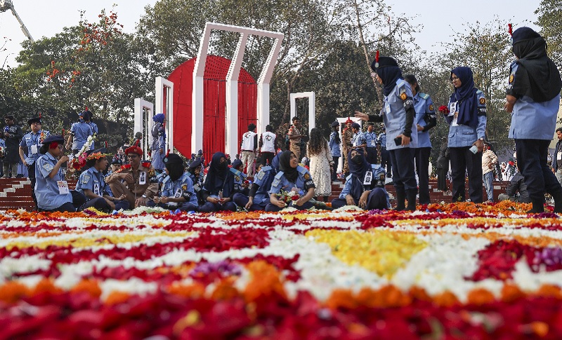 ভাষা শহীদদের প্রতি জাতির শ্রদ্ধাঞ্জলি