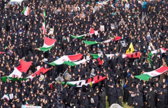 ইরানে বিদ্যালয়ে হামলায় ১৬৫ নিহতের গণজানাজা অনুষ্ঠিত