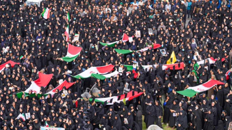 ইরানে বিদ্যালয়ে হামলায় ১৬৫ নিহতের গণজানাজা অনুষ্ঠিত