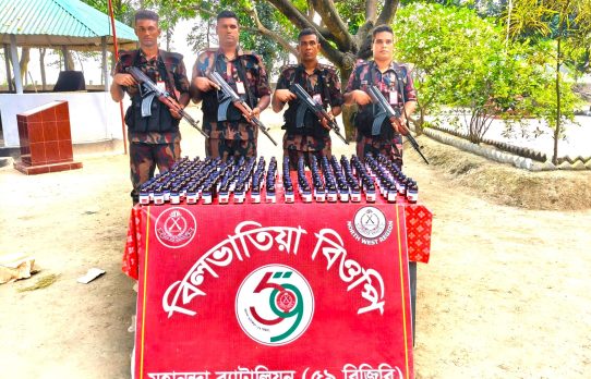 বিলভাতিয়া সীমান্তে বিজিবির অভিযান: ১৯৮ বোতল ভারতীয় নেশাজাতীয় সিরাপ জব্দ