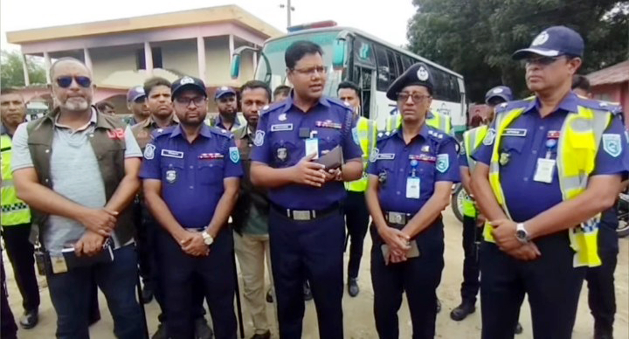 বোচাগঞ্জে মাদক নিয়ে জেলা পুলিশের কঠোর হুশিয়ারি