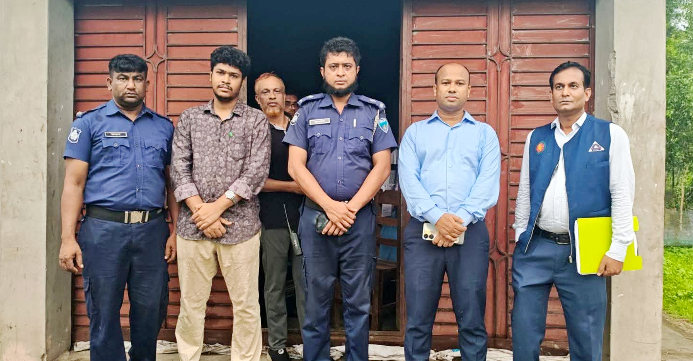 নিবন্ধন সনদ ছাড়া পণ্য উৎপাদন, দেবিদ্বারে খাদ্য প্রস্তুতকারী প্রতিষ্ঠানকে জরিমানা