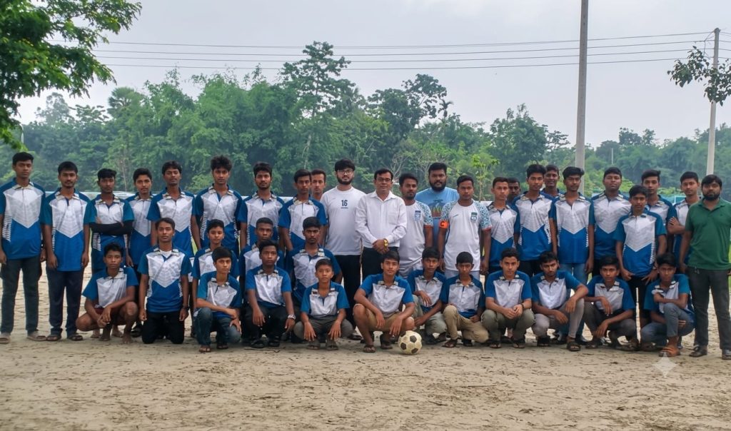 সৃষ্টি শিক্ষা পরিবারের ৩৪ বছর পদার্পণে প্রীতি ফুটবল ম্যাচ অনুষ্ঠিত