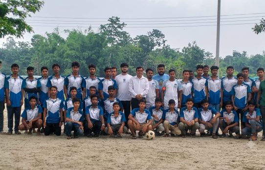 সৃষ্টি শিক্ষা পরিবারের ৩৪ বছর পদার্পণে প্রীতি ফুটবল ম্যাচ অনুষ্ঠিত