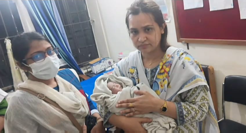 রাতের আঁধারে গজারিয়া স্বাস্থ্য কমপ্লেক্সের ডাস্টবিন এলাকায় মিলল নবজাতক কন্যাশিশু