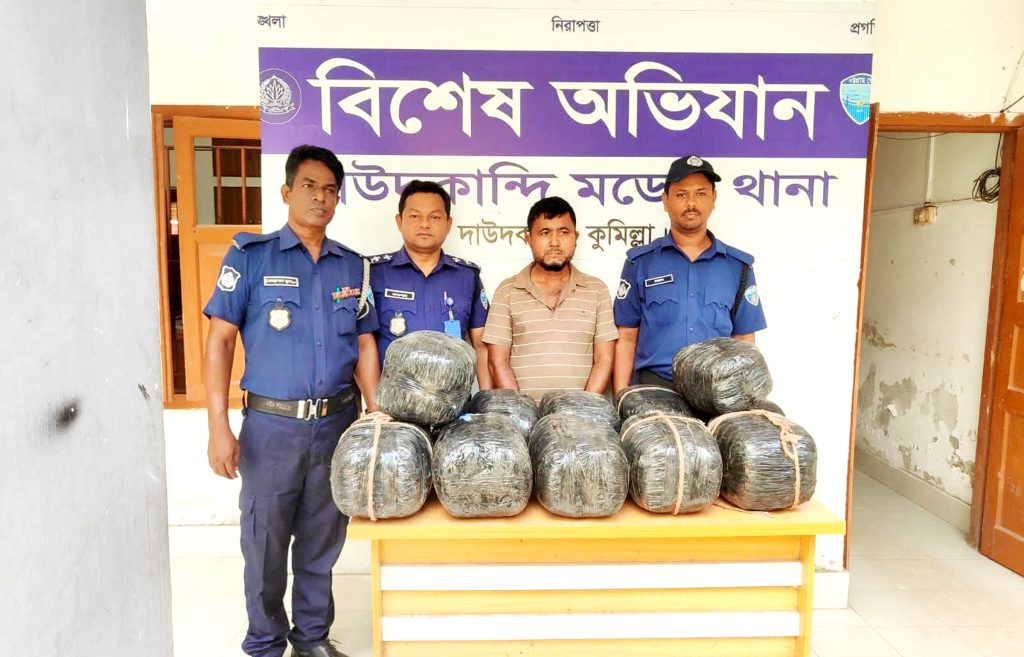 ৪৭ কেজি গাঁজাসহ পিকআপ চালক গ্রেপ্তার, যানবাহন জব্দ