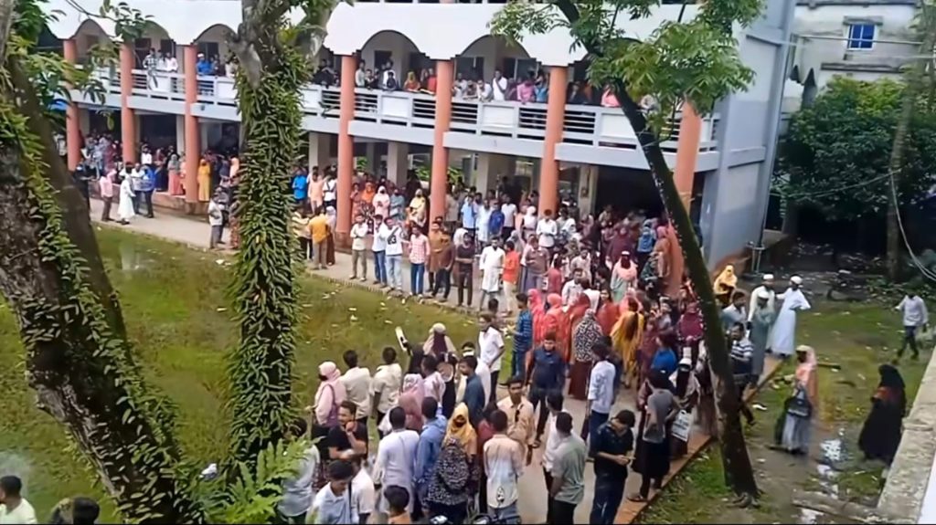 গলাচিপায় ফ্যামিলি শুমারির নিয়োগ পরীক্ষায় বিশৃঙ্খলা ও অনিয়মের অভিযোগ