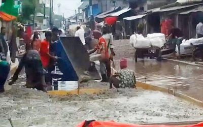 স্থানীয়দের বাধা উপেক্ষা করে গলাচিপায় বৃষ্টির মধ্যেই রাস্তার আরসিসি ঢালাই
