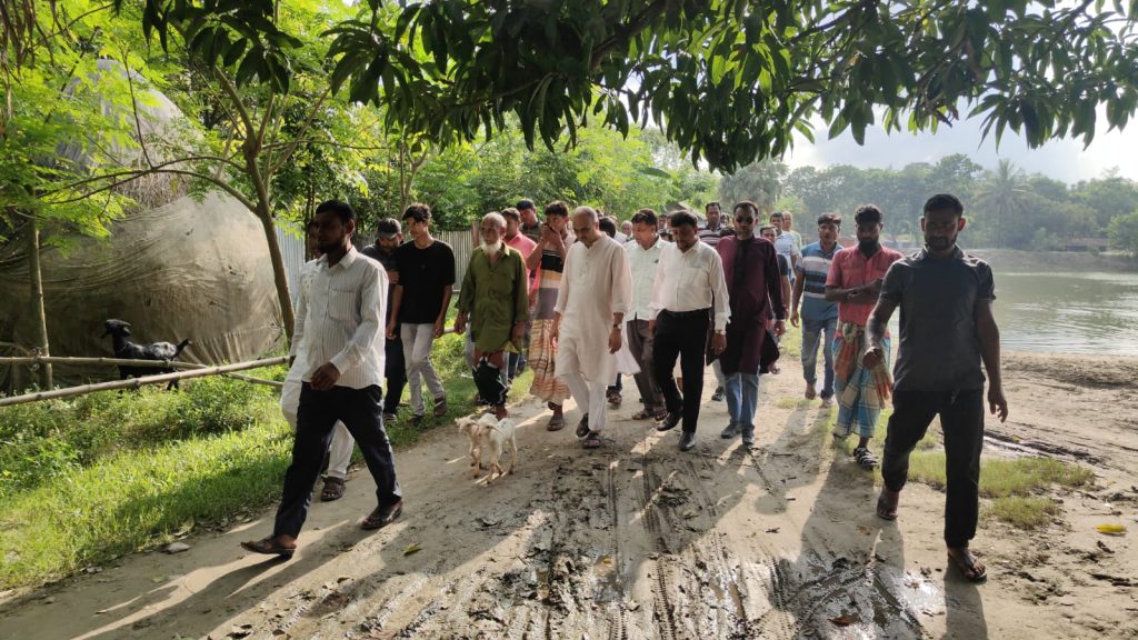 পদ্মা নদীর ভাঙন পরিদর্শনে ব্যারিস্টার রাগীব রউফ চৌধুরী, দ্রুত প্রতিরোধমূলক ব্যবস্থা গ্রহণের আশ্বাস