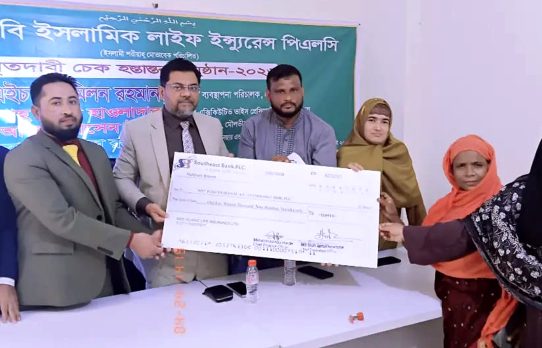 মৌলভীবাজারে এনআরবি ইসলামিক লাইফের মৃত্যুদাবির চেক হস্তান্তর