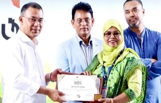 জাতীয় পর্যায়ে শ্রেষ্ঠ প্রাথমিক বিদ্যালয় সম্মাননা ও পদক গ্রহণ করলেন শিক্ষিকা হাফছা বেগম
