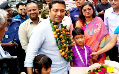 সিলেটে শিক্ষা প্রতিমন্ত্রীকে ঐতিহ্যবাহী খাঁশিয়া পান-সুপারির মালা দিয়ে বরণ করলো শিক্ষার্থীরা