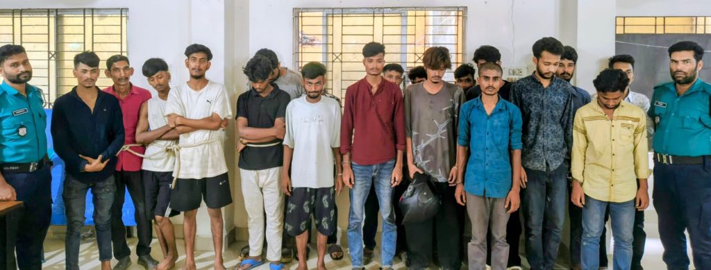 আবারও টঙ্গীর হাজী মাজার বস্তিতে অভিযান ২৪ জন আটক