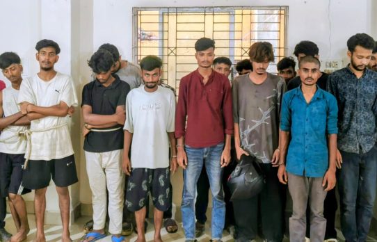 আবারও টঙ্গীর হাজী মাজার বস্তিতে অভিযান ২৪ জন আটক