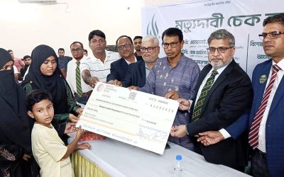 ঝিনাইদহে বেঙ্গল ইসলামি লাইফ ইন্স্যুরেন্স কর্তৃক মৃত্যু দাবির চেক হস্তান্তর