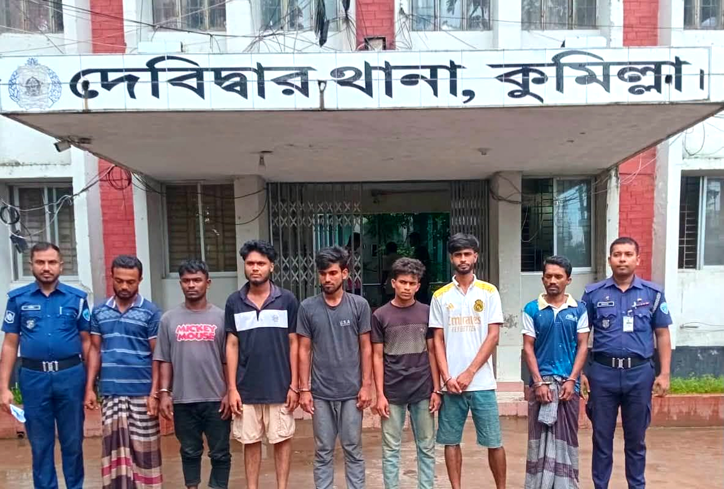 দেবিদ্বারে পুলিশের বিশেষ অভিযান: মাদকসহ গ্রেপ্তার ৮, সাজা ৭ জনের