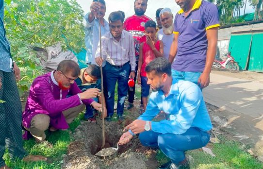 গাজীপুর জেলা রিপোর্টার্স ফোরামের উদ্যোগে বৃক্ষরোপণ কর্মসূচি
