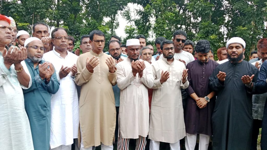 হরিণাকুন্ডুতে জুলাই গণঅভ্যুত্থানে শহীদের করব জিয়ারত