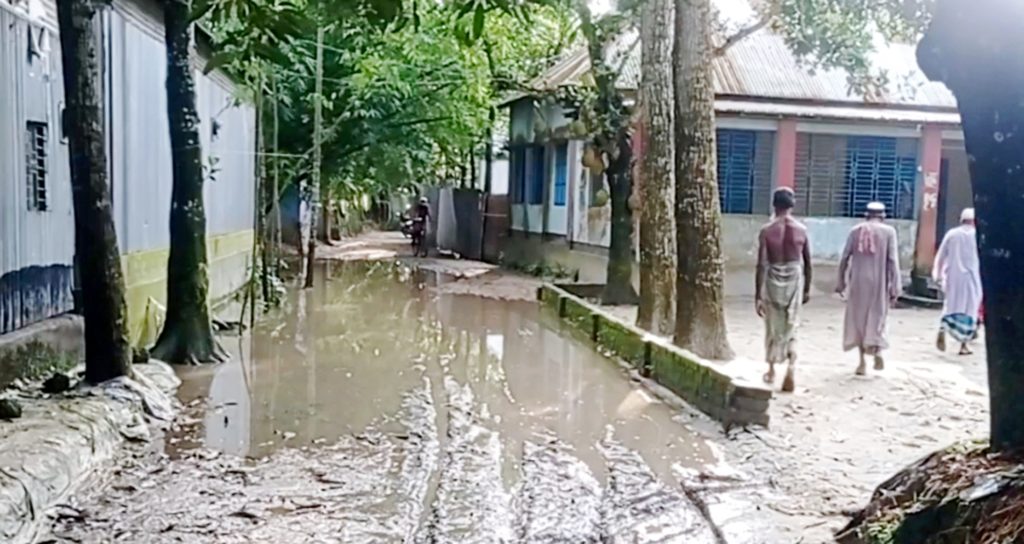 শ্রীবর্দী ভেলুয়া ইউনিয়নে কাউনেরচর কান্দাপাড়া কাঁচা রাস্তাটি অবহেলিত