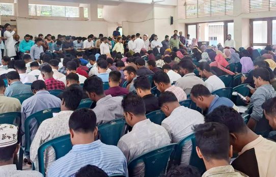 স্বচ্ছতা ও শৃঙ্খলায় কালকিনিতে ফ্যামিলি কার্ড শুমারির নিয়োগ পরীক্ষা