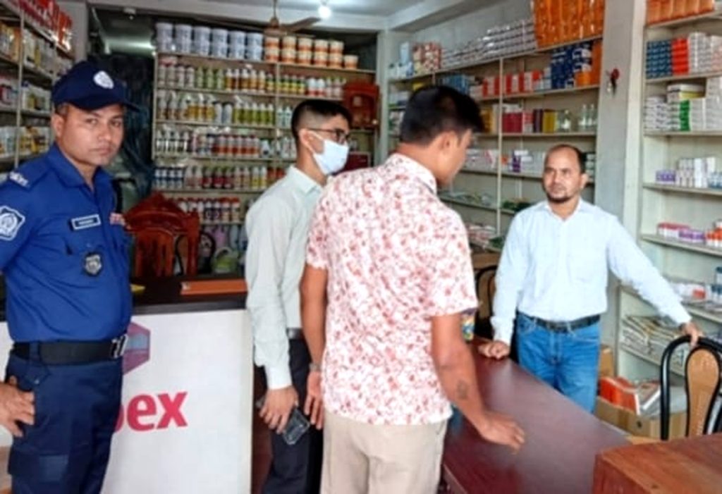 রাজারহাটে মেয়াদোত্তীর্ণ ওষুধ বিক্রির দায়ে ফার্মেসিকে ৬ হাজার টাকা জরিমানা