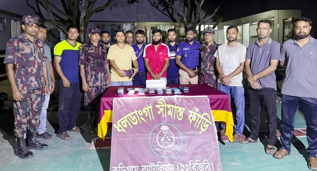 ভূরুঙ্গামারীতে পুলিশ-বিজিবির অভিযানে ভারতীয় মোবাইলসহ আটক যুবক
