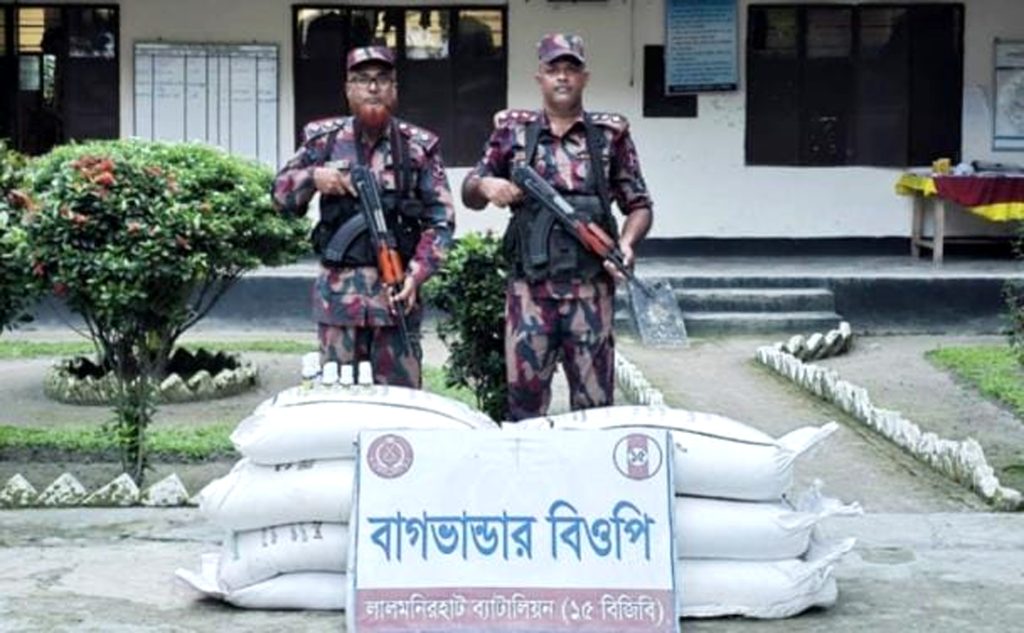 ভূরুঙ্গামারীতে ক্রয় রসিদ ছাড়া সার পরিবহনের সময় এক কৃষক ও ক্ষুদ্র সার ব্যবসায়ীর সার জব্দ