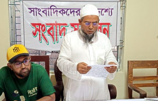মুলাদীতে স্ট্যাম্পে স্বাক্ষর নেওয়াকে কেন্দ্র করে পাল্টা-পাল্টি সংবাদ সম্মেলন