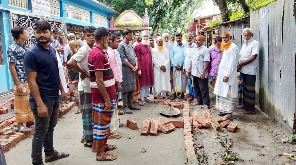 বিএনপি নেতা আব্দুল লতিফের স্মরণে সিংড়ায় এমপি আনুর বরাদ্দে ১১০ ফুট এইচবিবি রাস্তা সংস্কার