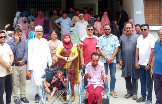 পঞ্চগড় সদর উপজেলার বিভিন্ন ইউনিয়নের দুঃস্থ, অসহায়, প্রতিবন্ধী ব্যক্তি ও ছাত্র-ছাত্রীদের সেলাই মেশিন, হুইল চেয়ার, বাইসাইকেল ও চার্জার ভ্যান বিতরণ
