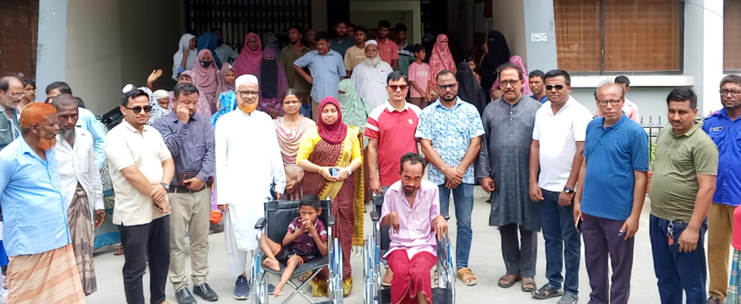 পঞ্চগড় সদর উপজেলার বিভিন্ন ইউনিয়নের দুঃস্থ, অসহায়, প্রতিবন্ধী ব্যক্তি ও ছাত্র-ছাত্রীদের সেলাই মেশিন, হুইল চেয়ার, বাইসাইকেল ও চার্জার ভ্যান বিতরণ