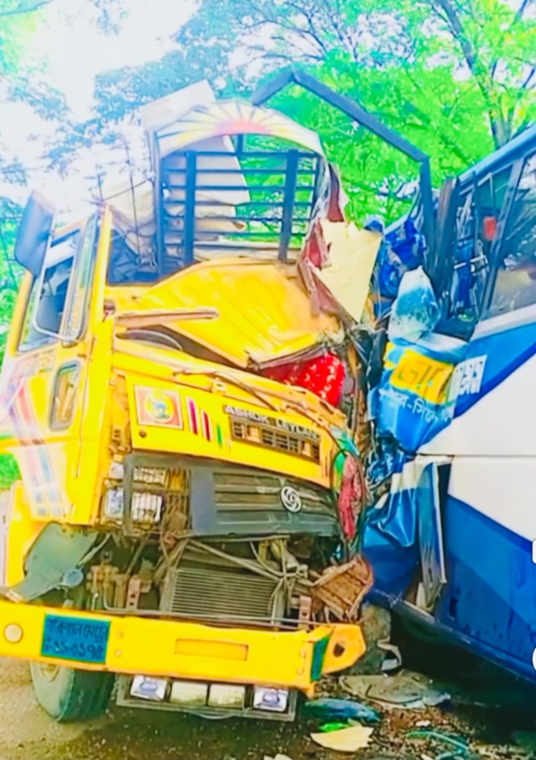 সিলেটের লালাবাজারে ট্রাক ও বাসের সংঘর্ষে নিহত ১