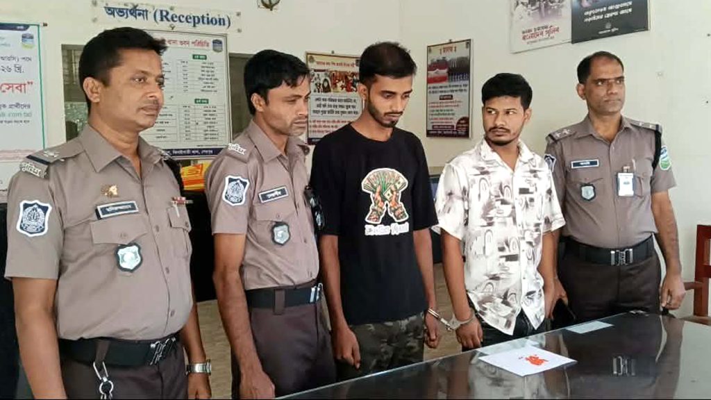 ঝিনাইগাতীতে পুলিশের অভিযানে ৬২ পিস ইয়াবাসহ গ্রেফতার ২