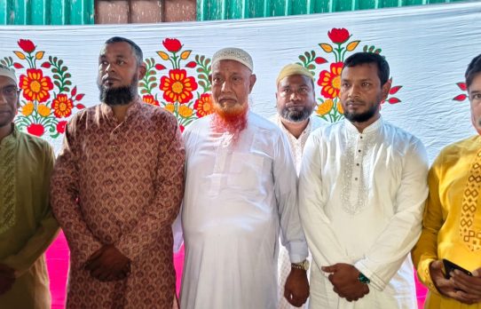 ইয়ারপুরে চেয়ারম্যান পদপ্রার্থী ব্যারিস্টার আজিজুল হক মীরের সমর্থনে উঠান বৈঠক ও মিছিল অনুষ্ঠিত
