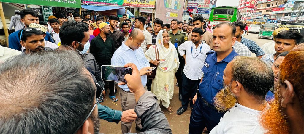 দেবিদ্বারে ৮ ফার্মেসিতে অবৈধ ও মেয়াদোত্তীর্ণ ওষুধ, জরিমানা ৪৬ হাজার টাকা