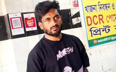খাসকামরায় ‘বহিরাগত সিন্ডিকেট’: সাভারের শিমুলিয়া ভূমি অফিসে জিম্মি সেবাগ্রহীতারা