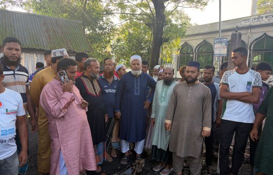 দেবিদ্বারে অগ্নিকাণ্ডে ক্ষতিগ্রস্তদের পাশে জামায়াত নেতৃবৃন্দ