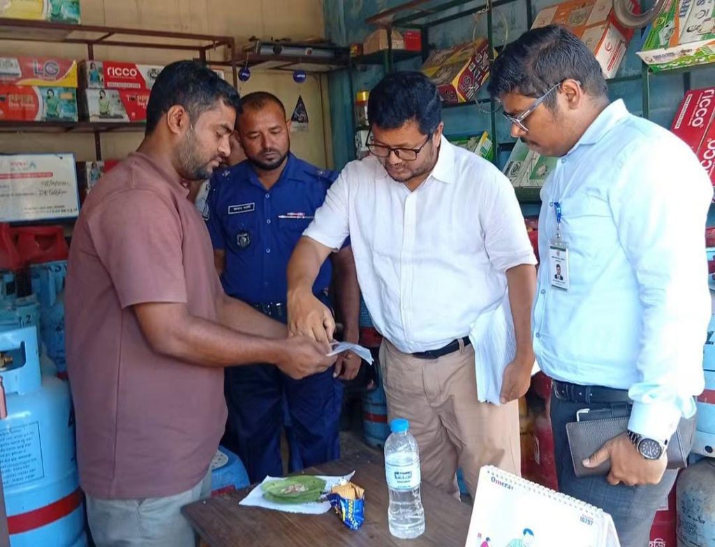 মৌলভীবাজারে এলপিজি গ্যাস বিক্রিতে লাইসেন্স যাচাই, ব্যবসায়ীদের সতর্ক