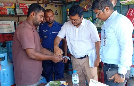 মৌলভীবাজারে এলপিজি গ্যাস বিক্রিতে লাইসেন্স যাচাই, ব্যবসায়ীদের সতর্ক