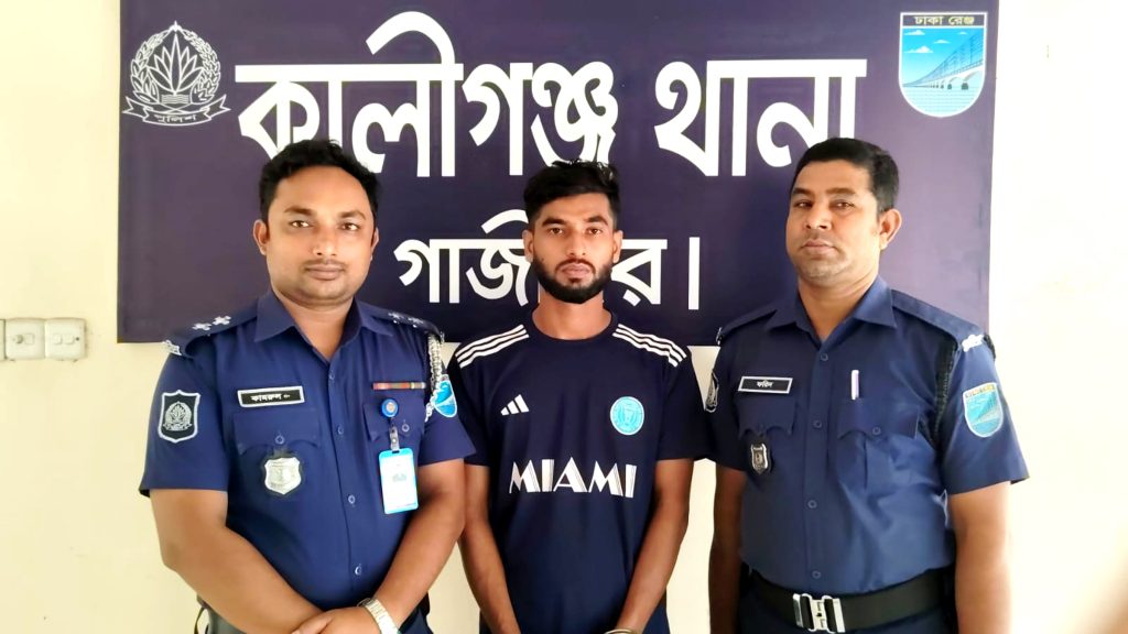কালিগঞ্জে মর্মান্তিক সড়ক দুর্ঘটনা: বেপরোয়া পিকআপের ধাক্কায় এসআই ও বিএনপি নেতাসহ নিহত ২, হেলপার গ্রেফতার