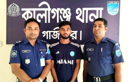 কালিগঞ্জে মর্মান্তিক সড়ক দুর্ঘটনা: বেপরোয়া পিকআপের ধাক্কায় এসআই ও বিএনপি নেতাসহ নিহত ২, হেলপার গ্রেফতার